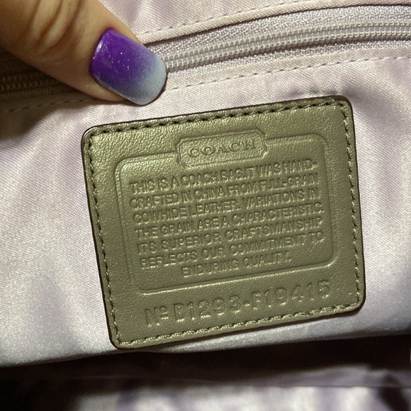 Like new Coach Y2K Signature Hobo Leather Metallic Stitched Signature F19415 - Picture 16 of 16